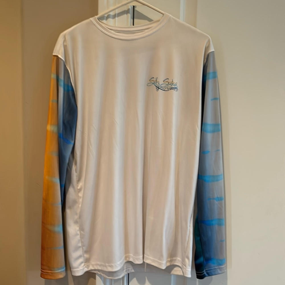 Men’s Salty Scales Long Sleeve Fishing Shirt. Size Medium
Light weight